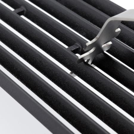 Broil King® Narrow Grillrost-Lifter zum einfachen Entfernen und umplazieren des Grillrostes