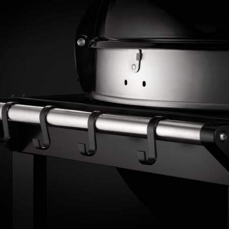 versetztes Scharnier ermöglicht den Zugang zum gesamten Grill,
