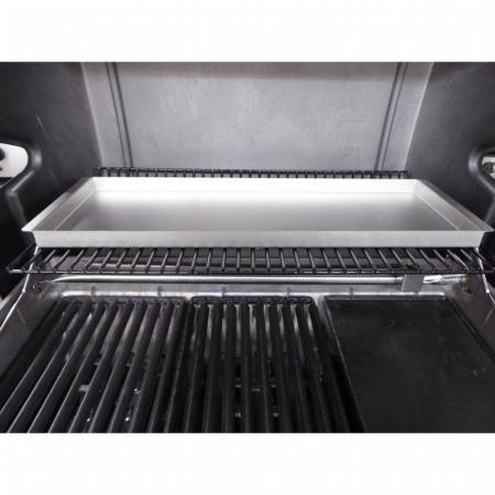 nimmt alle, beim Rotisserie / Spießgrillen abtropfende Flüssigkeiten auf
