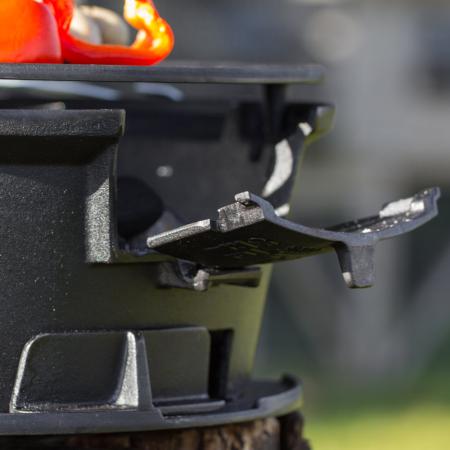 mit höhenverstellbarem Grillrost