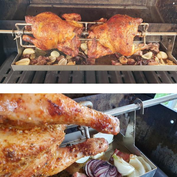 nimmt alle, beim Rotisserie / Spießgrillen abtropfende Flüssigkeiten auf