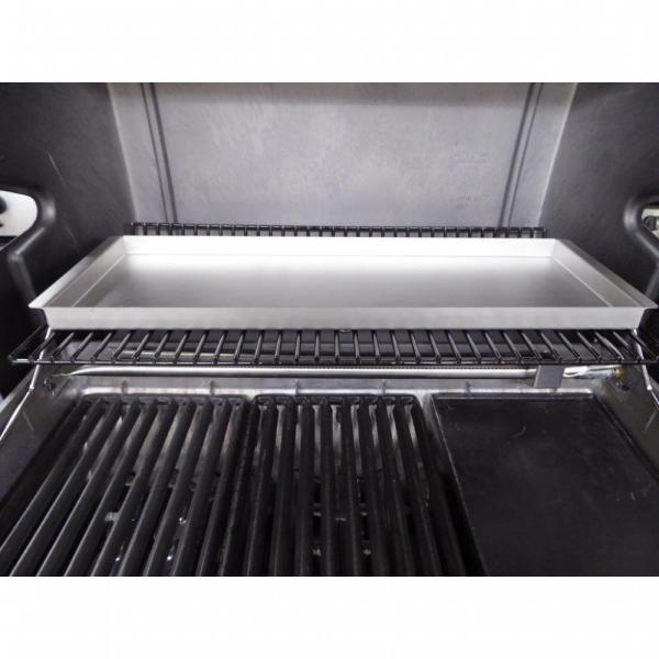 nimmt alle, beim Rotisserie / Spießgrillen abtropfende Flüssigkeiten auf